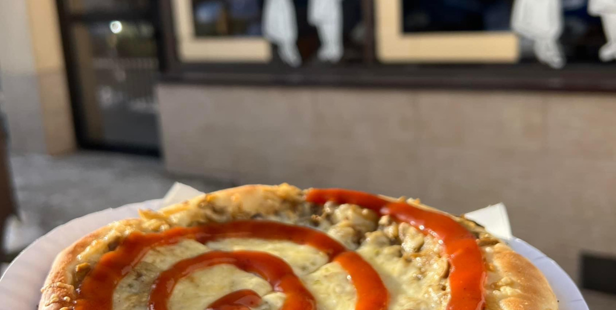 Pizzeria "LISIA ŁAPKA" obchodzi dziś 40 lat istnienia 