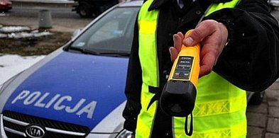 Pijany kierowca przewoził dzieci bez pasów i fotelików.-3259