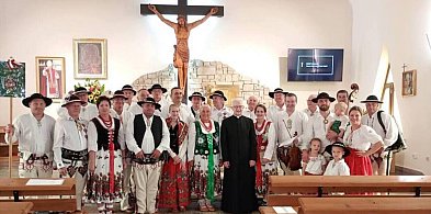 Góralskie pożegnanie odchodzącego na emeryturę ks. Józefa Orawczaka -3272