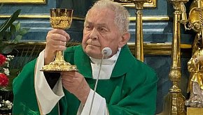 Ksiądz Prałat Karol Jarosz otrzymał Honorowe Obywa