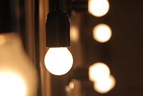 Rachunki za prąd pójdą w dół. Rząd usuwa opłatę doliczaną od lat-4483