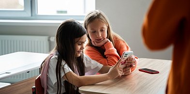 Zakaz telefonów w szkołach? Ministra zapowiada zdecydowany ruch