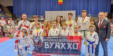 Grad medali dla Akademii Karate Byakko podczas mistrzostw w Bukareszcie-4578
