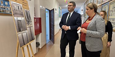 Wyposażenie pracowni komputerowej i nowe toalety w myślenickiej "TRÓJCE"-4614