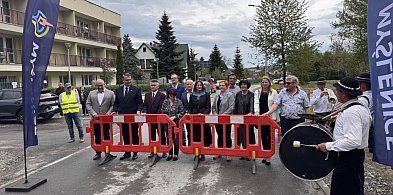 Nowa droga na osiedle Macioski w Trzemeśni uroczyście otwarta