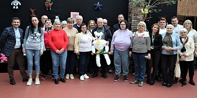 Dobczyce: Wystawa "Ks.Tischner i misie"-4346