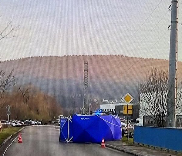 Atak nożownika na terenie jednego z zakładów w Myślenicach-4605