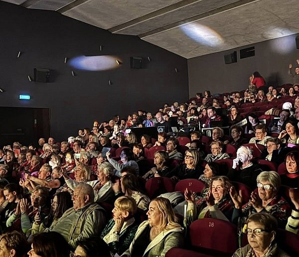 Myślenicki Dzień Kobiet pełen kwiatów, muzyki i dobrej zabawy