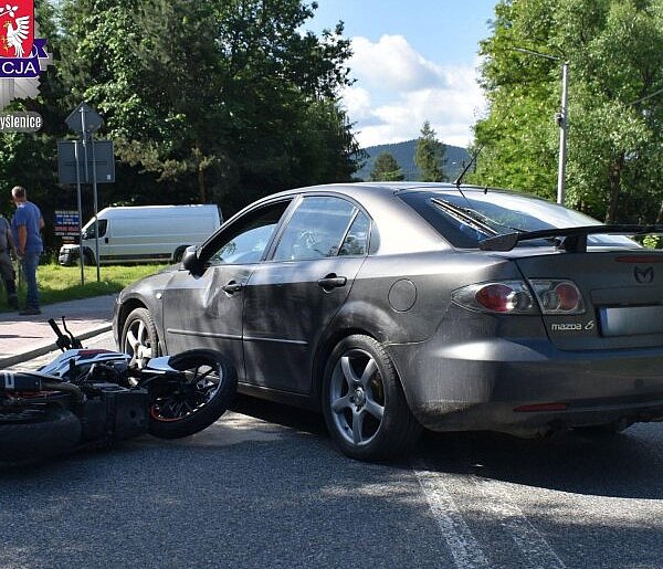 Niebezpieczny wypadek z udziałem motocyklisty w Wiśniowej