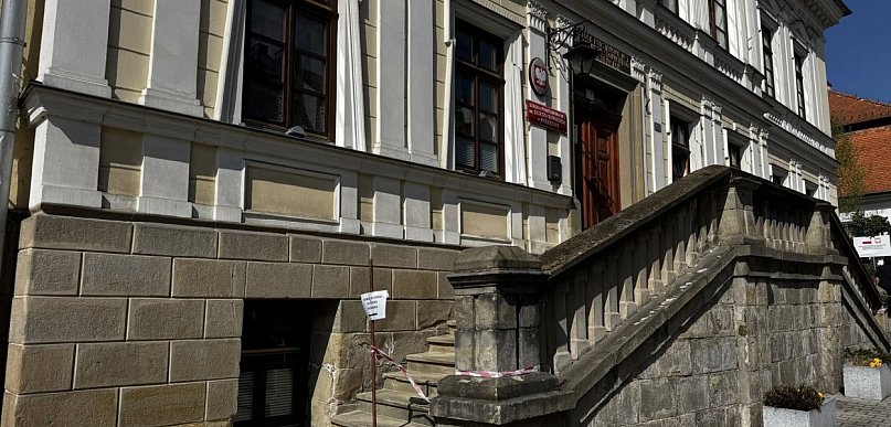 Schody przy Szkole Podstawowej nr. 1 w Myślenicach przejdą modernizację