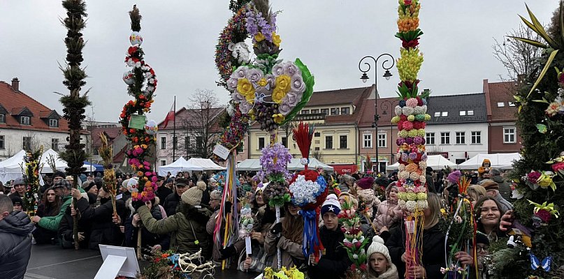 Kiermasz Wielkanocny i Konkurs Palm Wielkanocnych na Rynku w Myślenicach