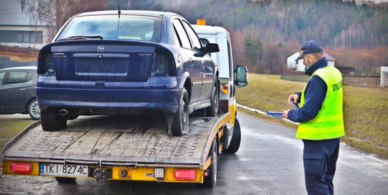 Kolejny porzucony samochód usunięty z terenu gminy Myślenice